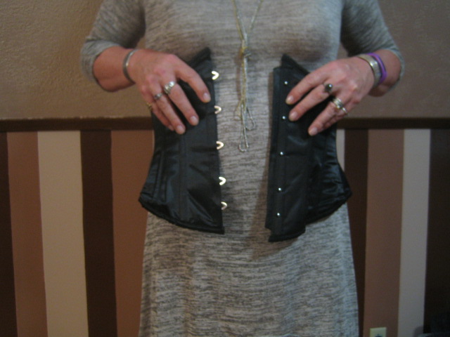 Wearing a Corset for Crossdressing: Bringing the Busk Together